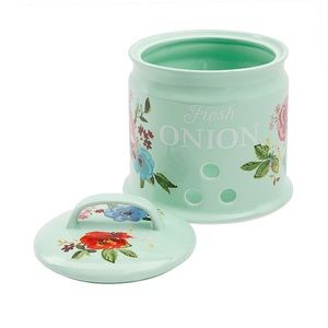 Pioneer Woman onion keeper. Like new!